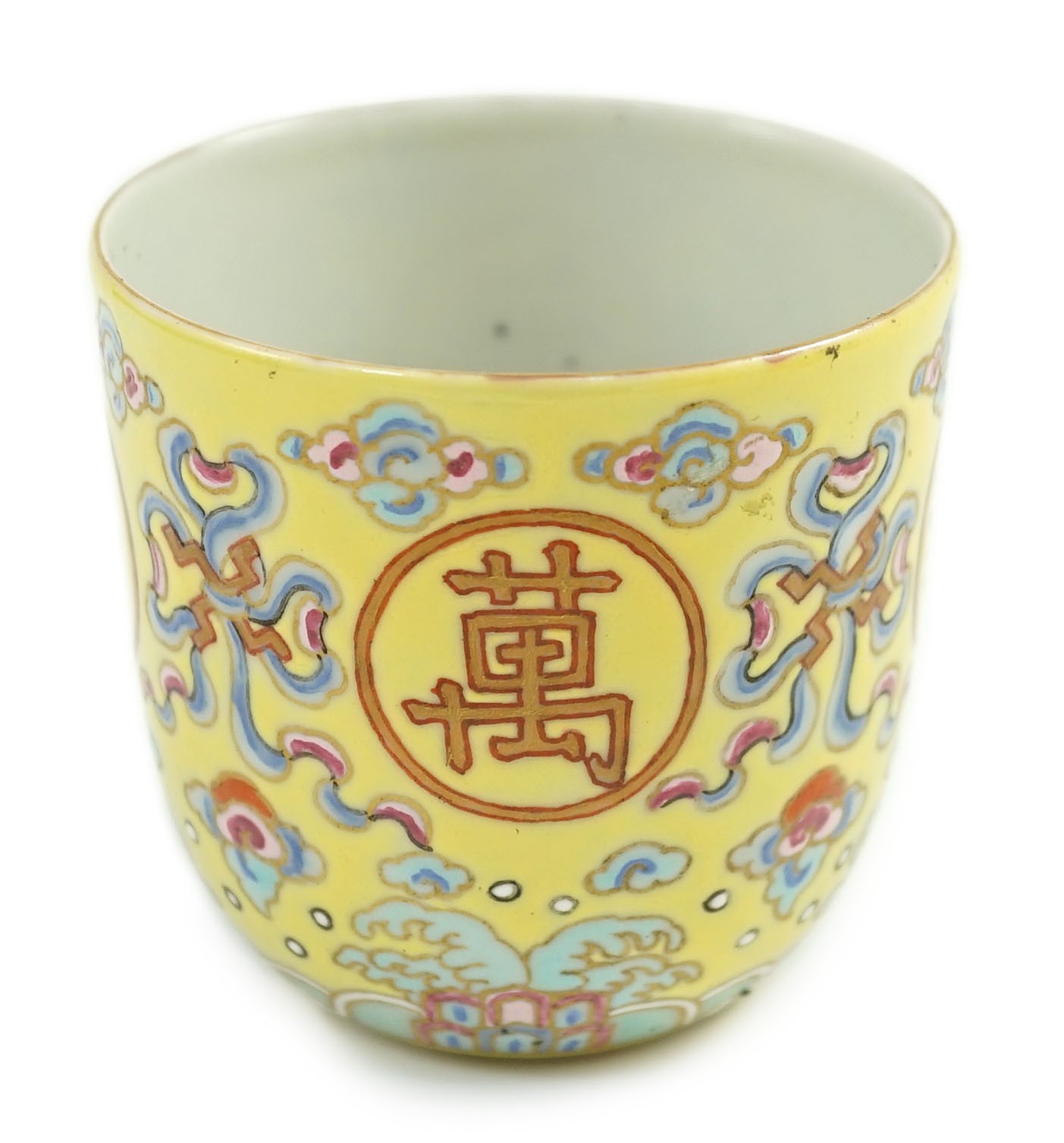 A Chinese enamelled porcelain cup, 7cms high